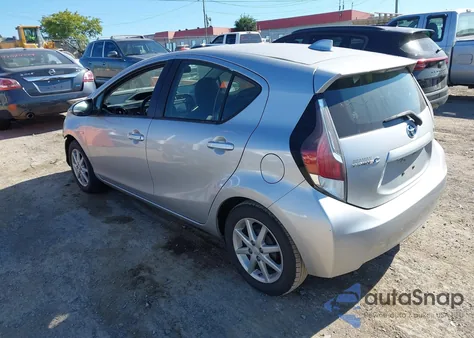 2016 Toyota Prius C Four z USA, uszkodzony, nr VIN JTDKDTB30G1134436